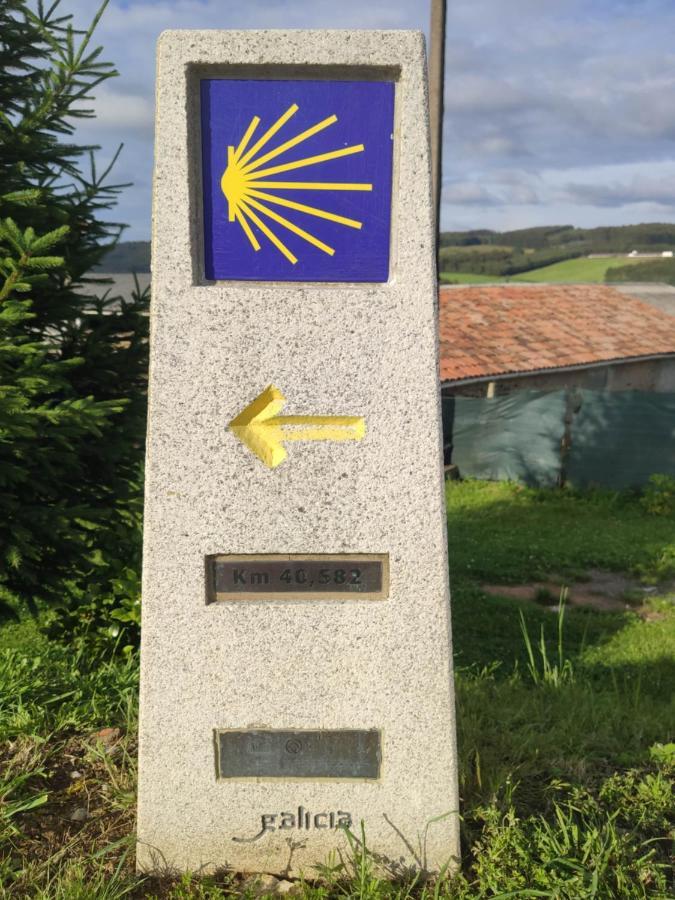 Mirador De Ribadiso Hostel Arzua Bagian luar foto